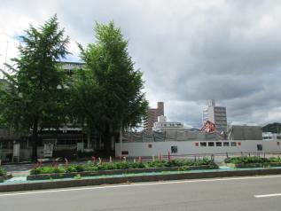 岐山通側から見た東本館の全体写真（5月）