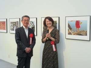 議長と藤岡亜弥さんの写真