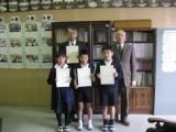 富田西小学校での平成26年度キッズ・エコチャレンジ表彰の様子