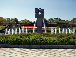 永源山公園市制記念広場