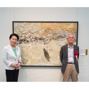 市長と市美展大賞受賞の原田勝造さん