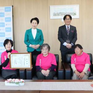 周南市食生活改善推進協議会の3人と市長と健康づくり推進課課長