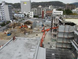 本庁舎屋上から北側の敷地を見た写真（4月）