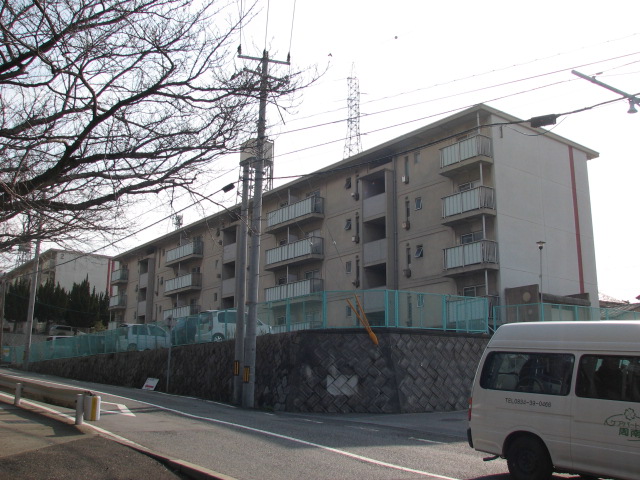 高尾住宅1棟の外観
