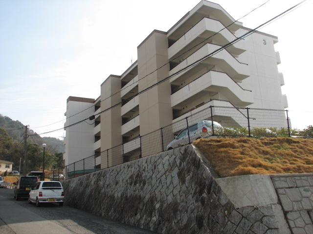 高尾住宅3棟の外観