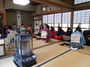 漢陽寺でのお茶会体験の様子