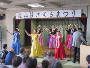 ステージイベントのフラダンス