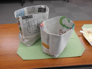 新聞紙のごみ袋作り