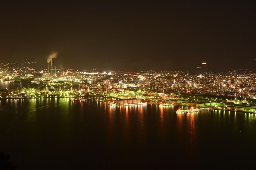 一帯に広がる工場夜景