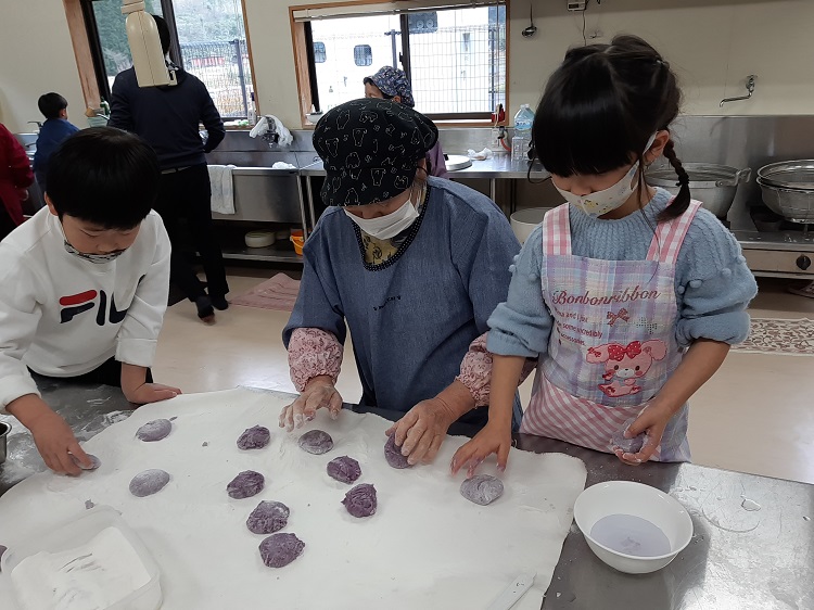 豊鹿里パークの柏餅づくり体験