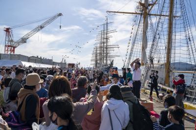 100周年記念祝賀餅まき