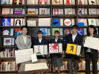 岐陽中学校生徒によるブックカバーの完成発表