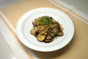みょうがとなすのじゃこ炒め