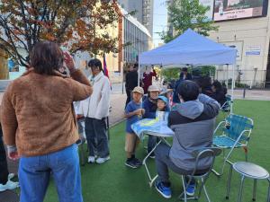 国際交流フェスタ写真３（ネパール語会話交流ブース）