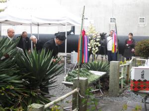 回天追悼式焼香