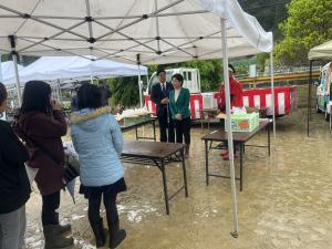 高瀬の旬をクィーン祭で挨拶をする市長