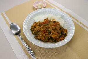 トマトサバ缶カレー
