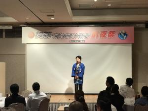ステージで挨拶をする市長