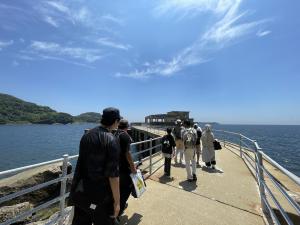 基地跡見学の様子