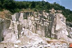 御影石採石場の画像