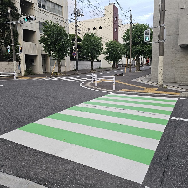 カラー化した横断歩道