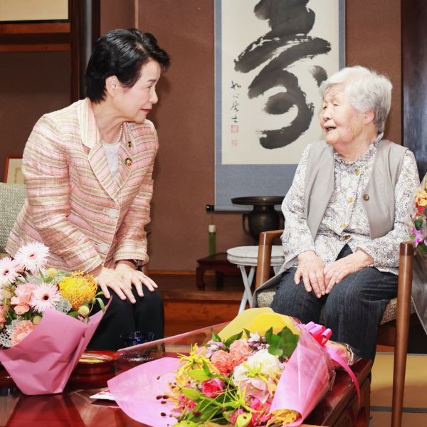 市長と石山 艶子さん