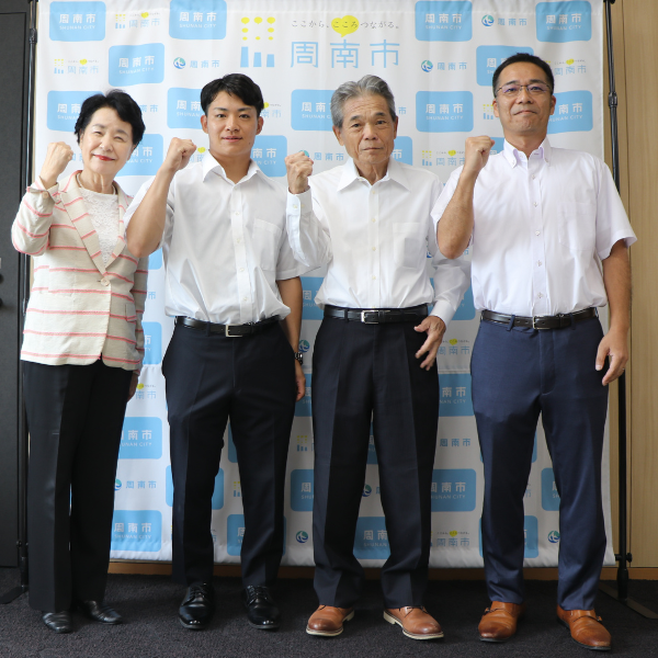市長とトクヤンの監督・選手と周南市野球連盟理事長