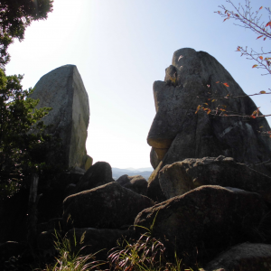 近くで見た高水神社夫婦岩
