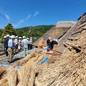 山田家本屋茅葺屋根改修工事の様子